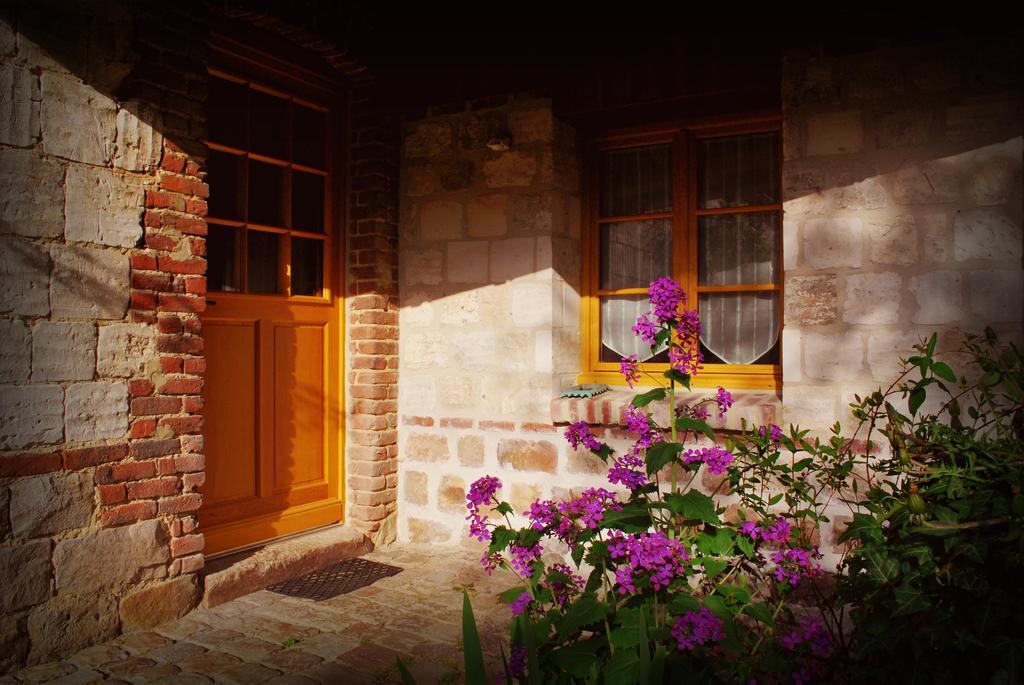 Вилла Chez Fifine Mont-Saint-Eloi Номер фото